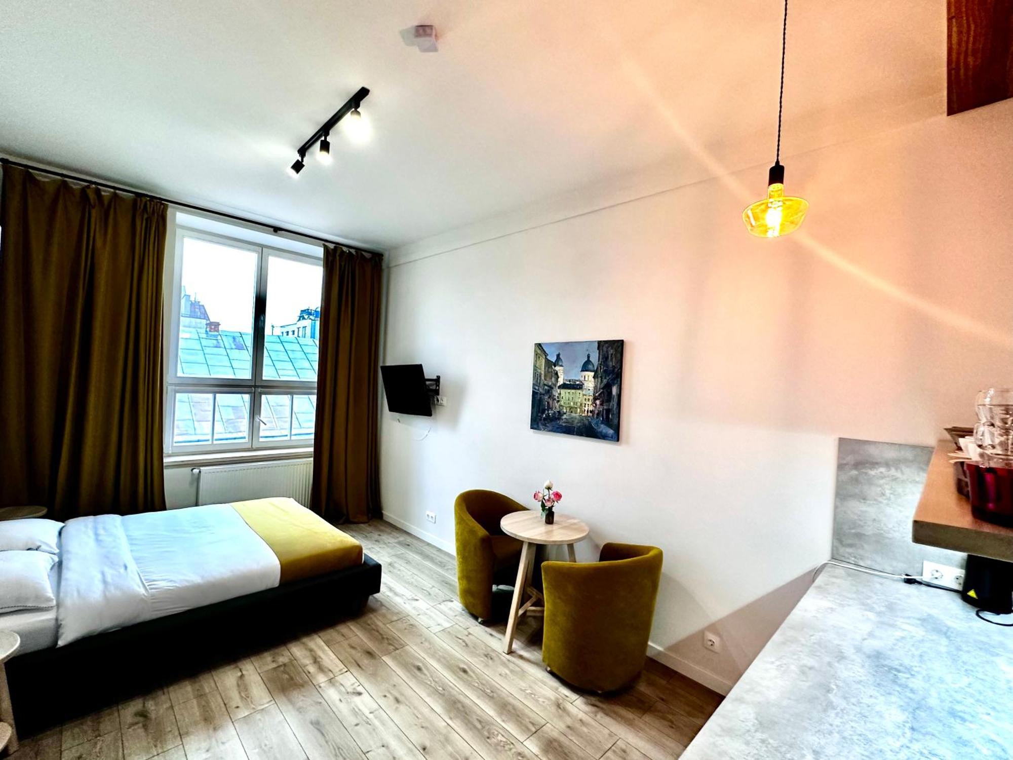 Hotel Gallery 21 Lviv Buitenkant foto