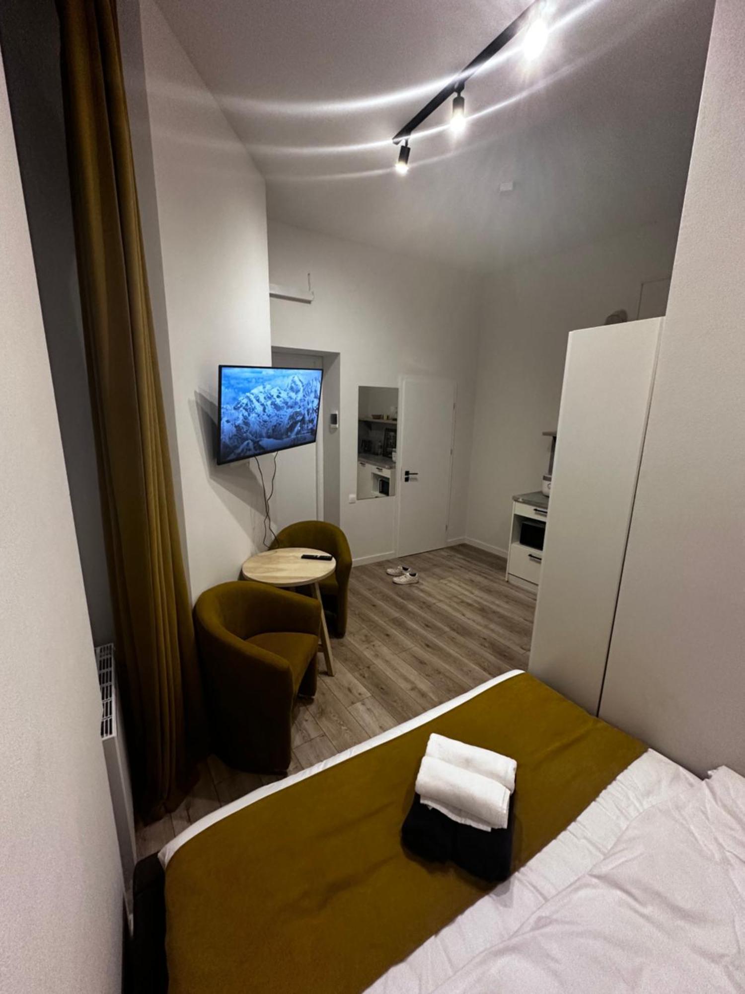 Hotel Gallery 21 Lviv Buitenkant foto