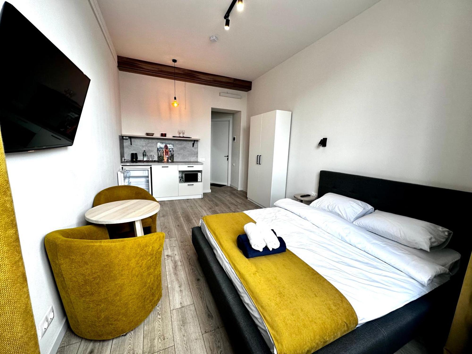 Hotel Gallery 21 Lviv Buitenkant foto